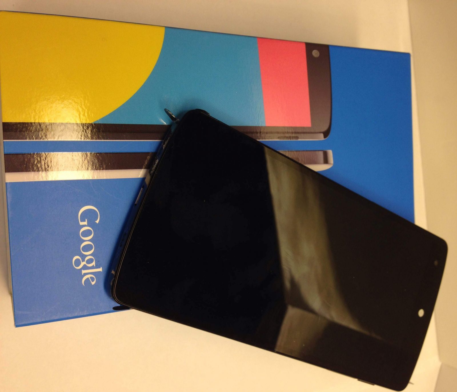 Google LG Nexus 5 Review Smartphone- Android KitKat 4.4 - Screen