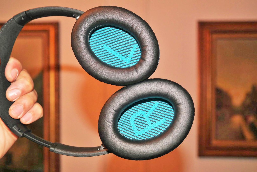 Bose QuietComfort 25 Headphones Review - QC 25 - Analie Cruz - Ear cups
