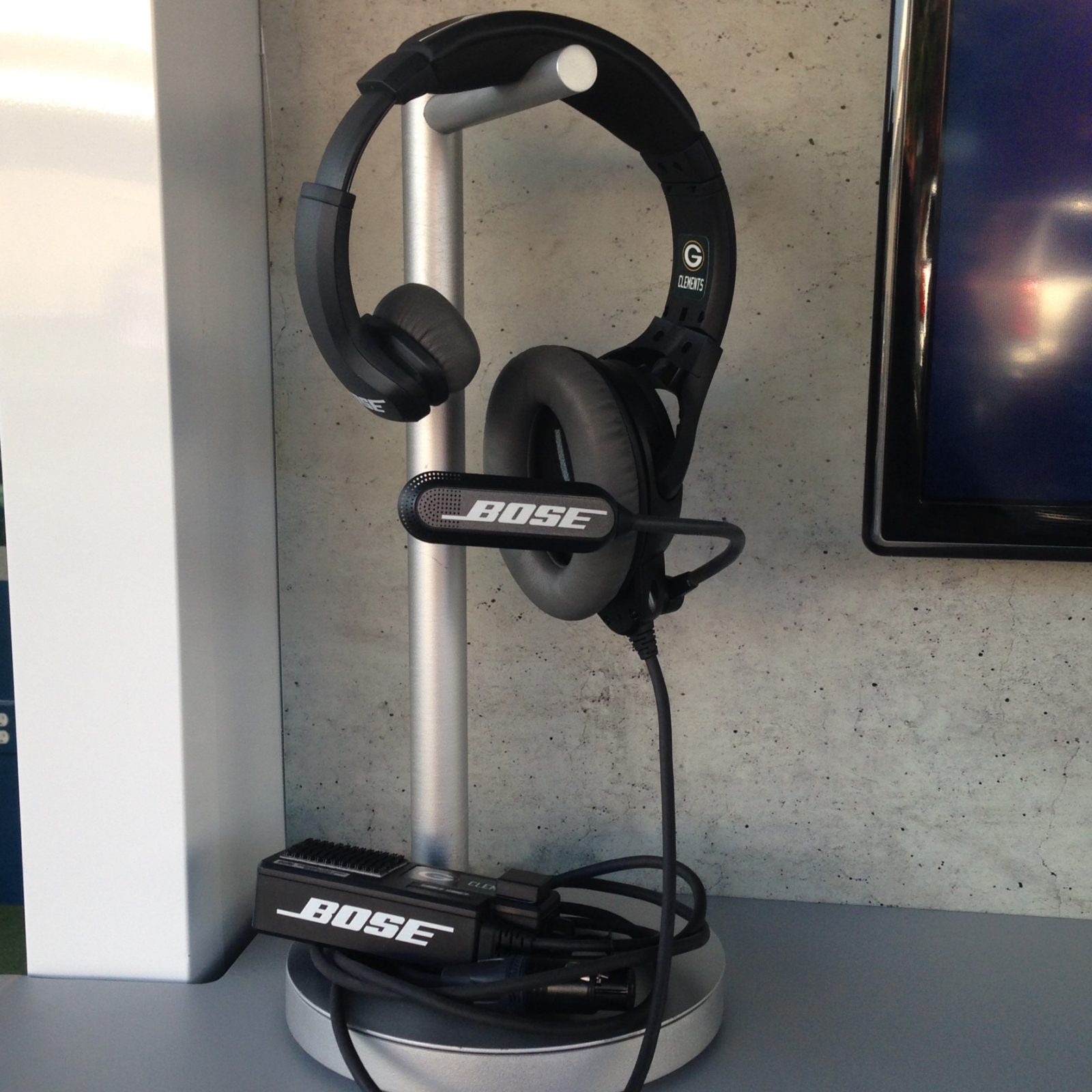 Bose-nfl-coach-headset-tj-jordan-tech-we-like - TechWeLike