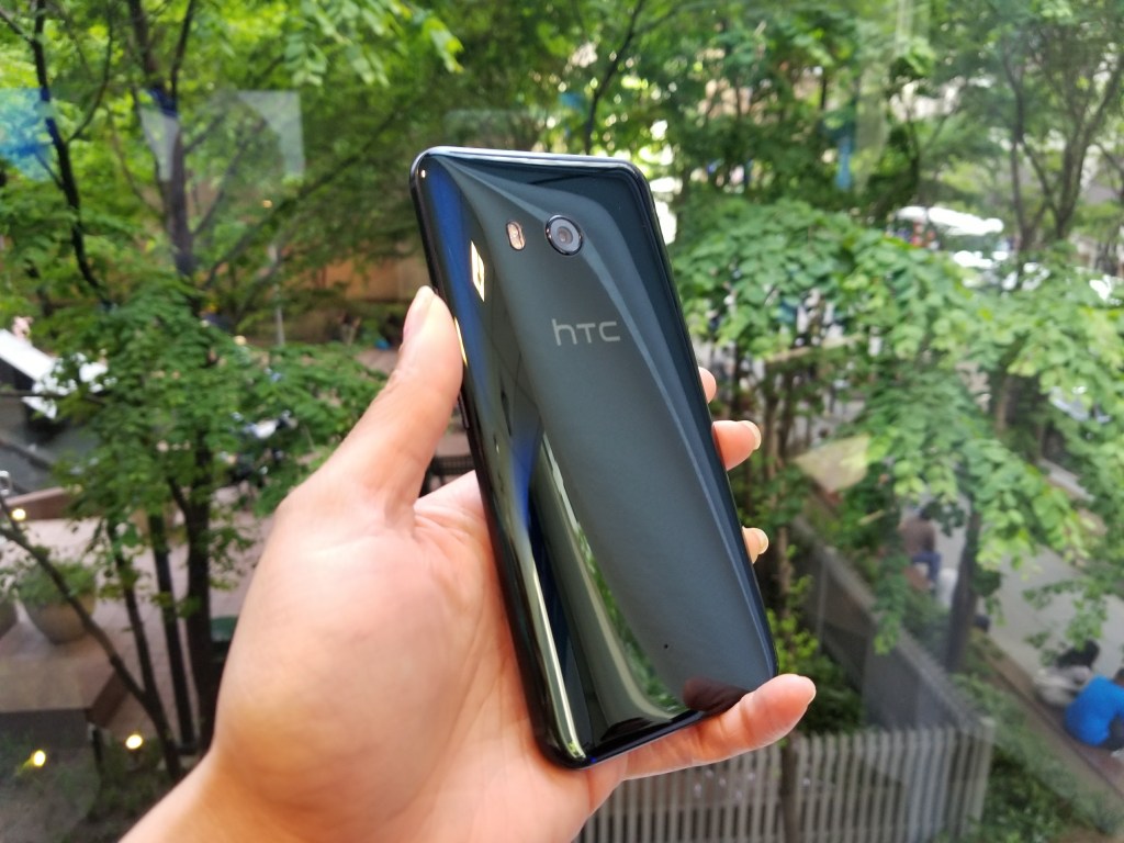 HTC U11 - Glossy finish