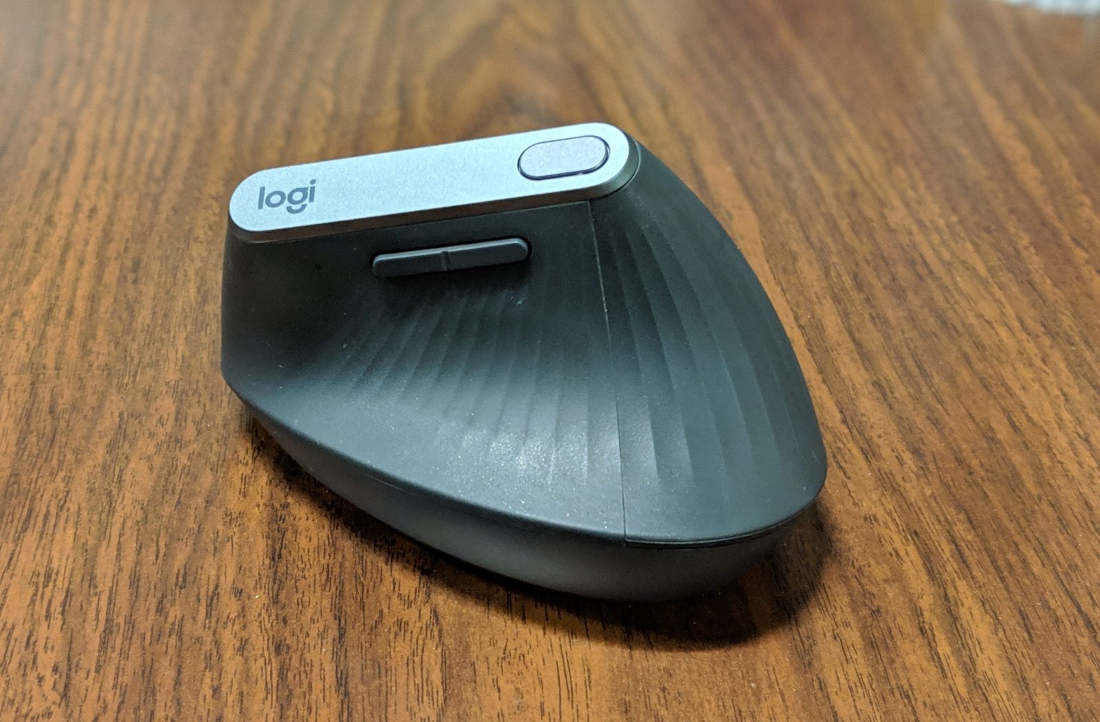 Textured Grip - Logitech MX Vertical Mouse Review