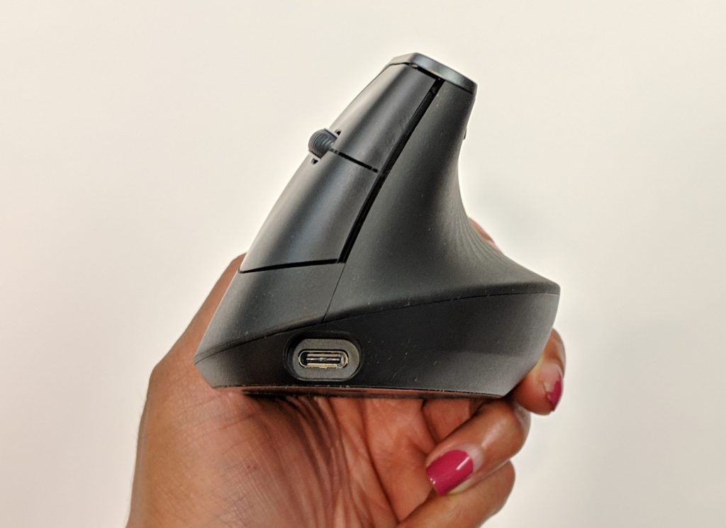 USB-C Charging Port - Logitech MX Vertical Mouse Review (16)