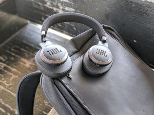 JBL LIVE 650BTNC wireless over-ear Headphones Review (14)