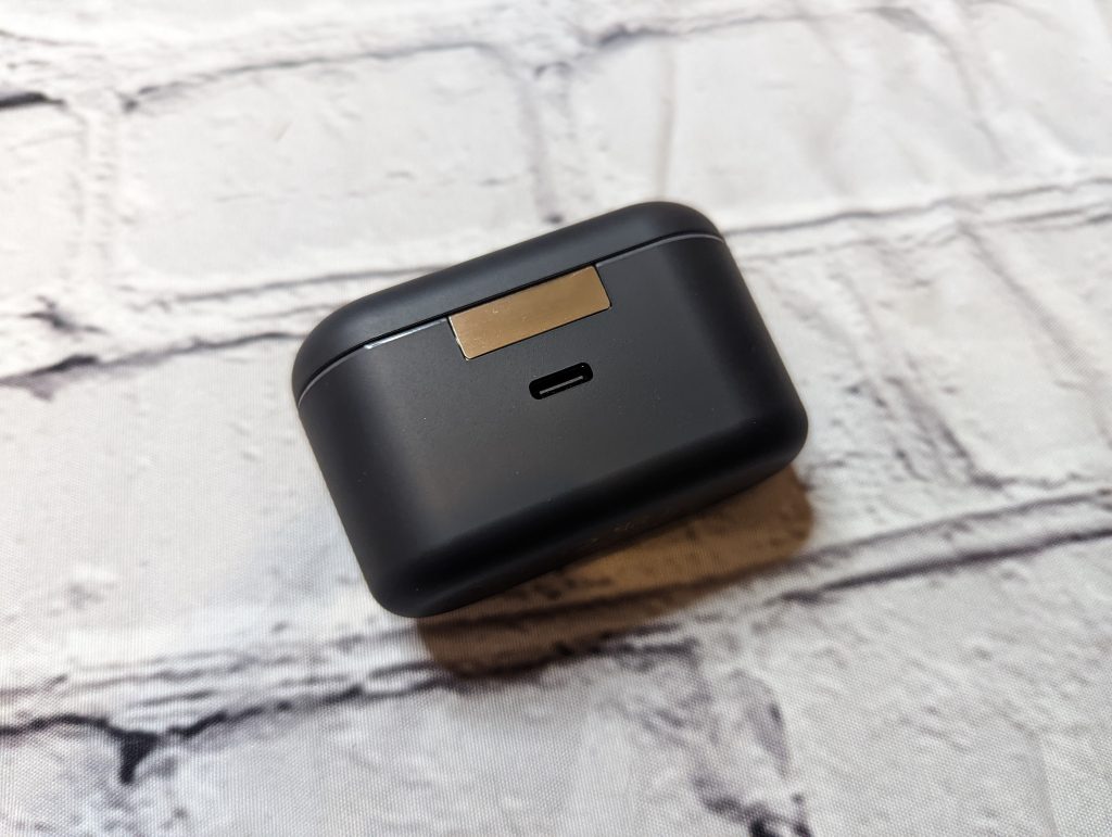 black headphones charging case 